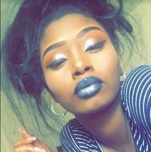 Meet your Posher, Monique